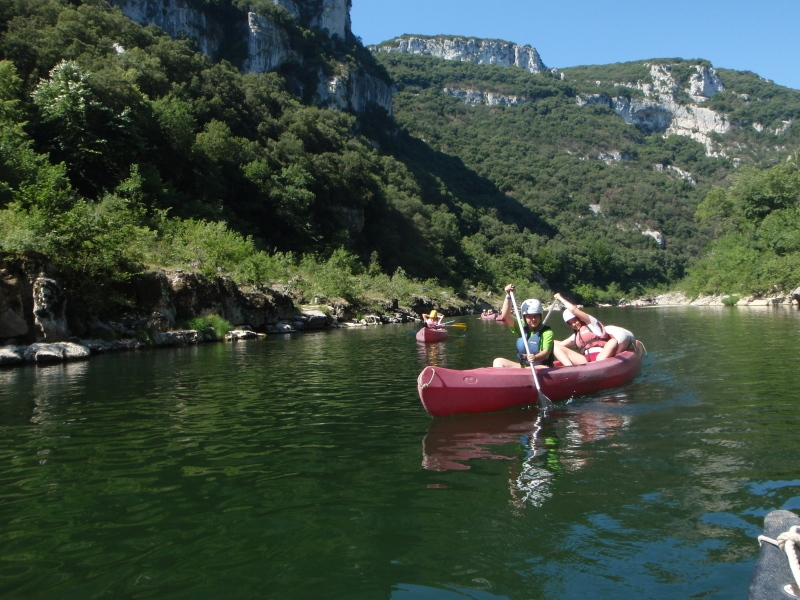 Village Camps International Summer Camp Ard&egrave;che, France 2019-07-26 https://www.villagecamps.com/journals_admin/images/23-35-Crusing down river.jpg